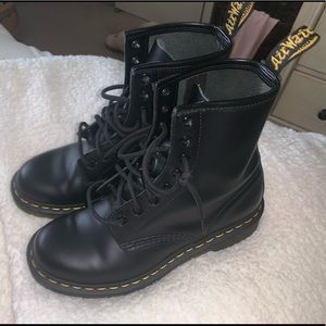 DR. MARTENS 1460 Smooth Black Boot WORN 2x